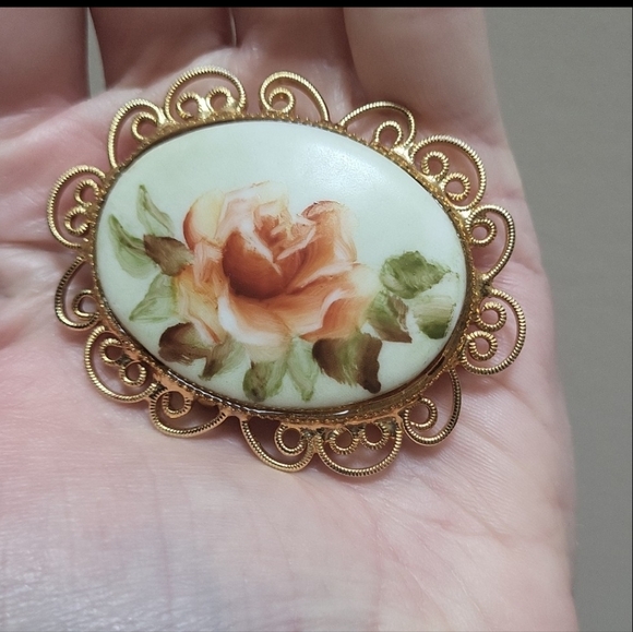 Vintage Porcelain Brooch/Pendant with Painted Rose! - Picture 5 of 5